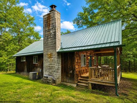 29 Castle Road Mount Nebo WV 26679