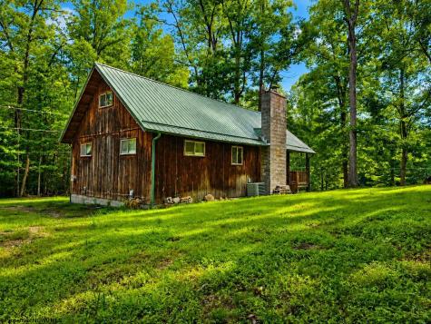 29 Castle Road Mount Nebo WV 26679