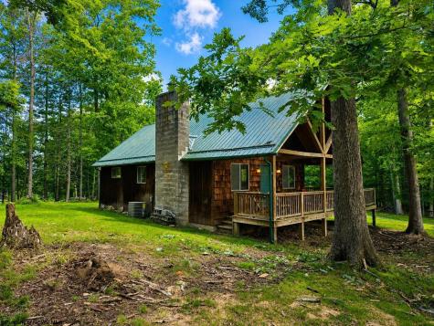 29 Castle Road Mount Nebo WV 26679