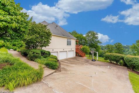 4212 Persimmon Woods Drive Morgantown WV 26508