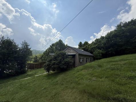 102 Sutton Avenue West Union WV 26456