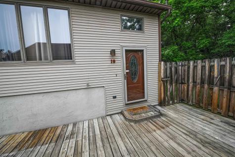 19 Oak Court Morgantown WV 26505