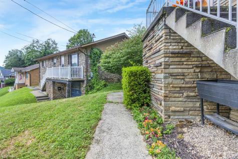 1136 Village Way Fairmont WV 26554