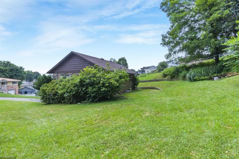 1136 Village Way Fairmont WV 26554