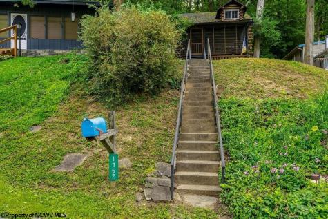 1752 Lake Floyd Circle Bristol WV 26426