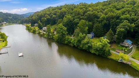 1752 Lake Floyd Circle Bristol WV 26426