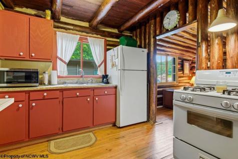 1752 Lake Floyd Circle Bristol WV 26426