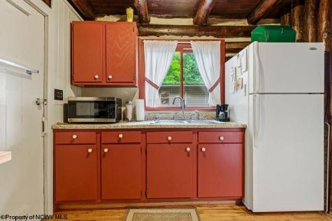 1752 Lake Floyd Circle Bristol WV 26426