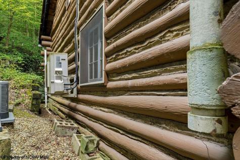 1752 Lake Floyd Circle Bristol WV 26426