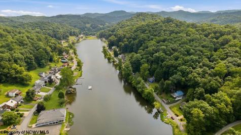 1752 Lake Floyd Circle Bristol WV 26426
