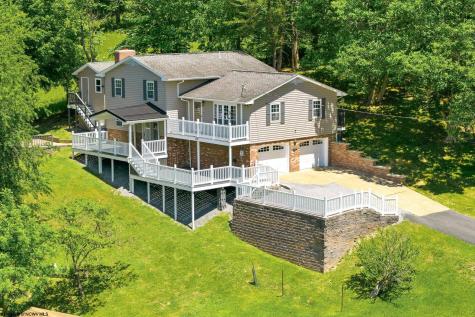83 Maple Lake Court Bridgeport WV 26330