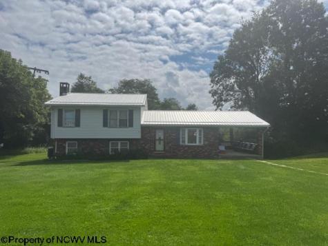 52 Howesville Drive Tunnelton WV 26444