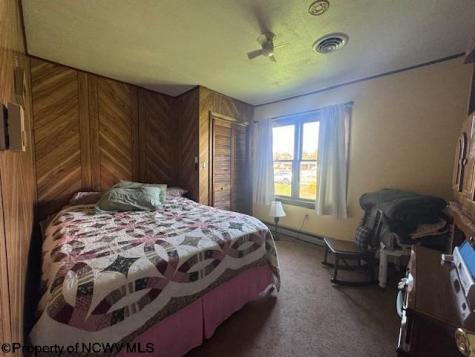 52 Howesville Drive Tunnelton WV 26444