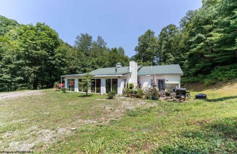 489 Slab Camp Road Independence WV 26374