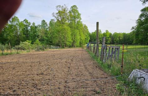 489 Slab Camp Road Independence WV 26374