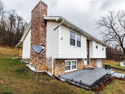 210 Rosedale Hill Road Maidsville WV 26541