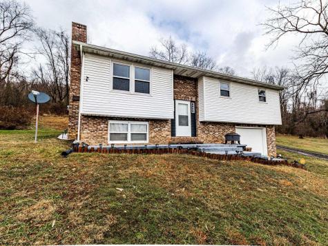 210 Rosedale Hill Road Maidsville WV 26541