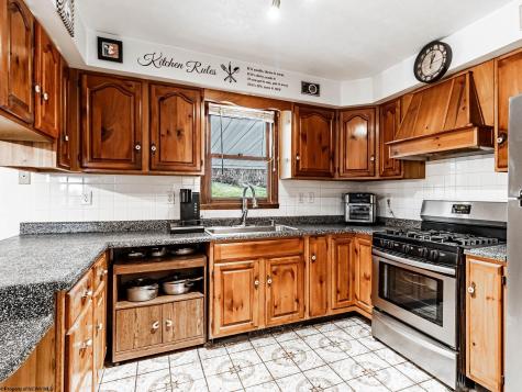 210 Rosedale Hill Road Maidsville WV 26541