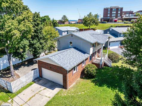 913 Briarwood Court Morgantown WV 26505