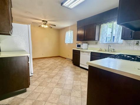 1814 Lafayette Circle Fairmont WV 26554