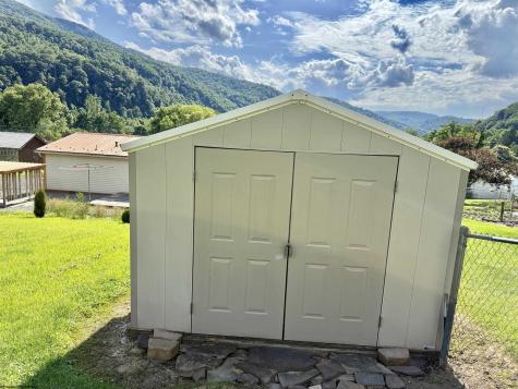 44 Fifth Street Hendricks WV 26271