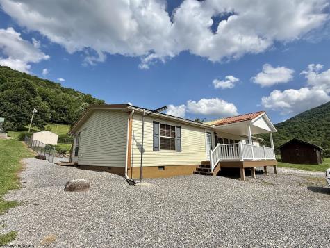 44 Fifth Street Hendricks WV 26271