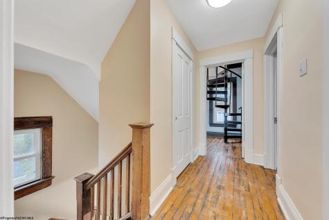 824 Louise Avenue Morgantown WV 26505