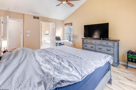 108 Village Crest Drive Morgantown WV 26508