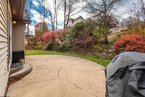108 Village Crest Drive Morgantown WV 26508