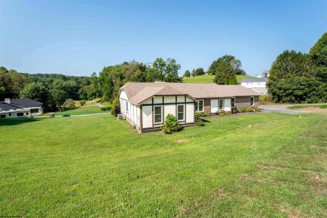 5 Brittany Oaks Drive Fairmont WV 26554