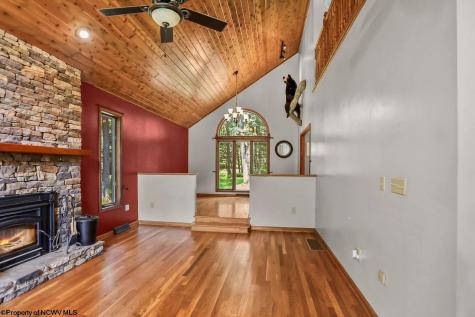 17 Goldfinch Lane Terra Alta WV 26764