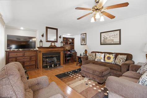 15 Homestead Street West Union WV 26456