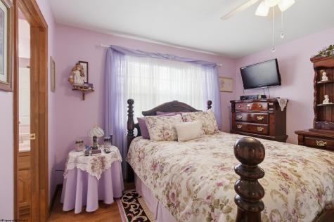 15 Homestead Street West Union WV 26456