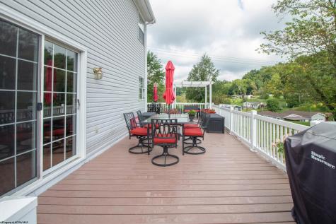 15 Homestead Street West Union WV 26456