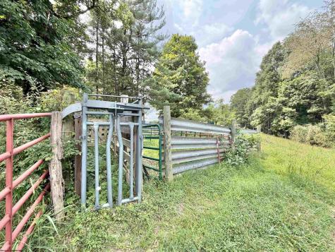 1586 Vannoys Mill Road Belington WV 26250