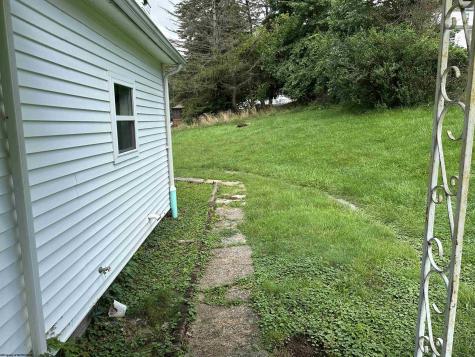 1043 Curtis Avenue Morgantown WV 26501