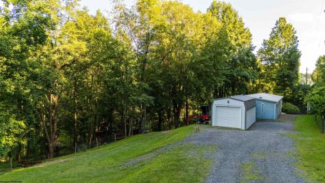 3368 Owl Creek Road Morgantown WV 26508