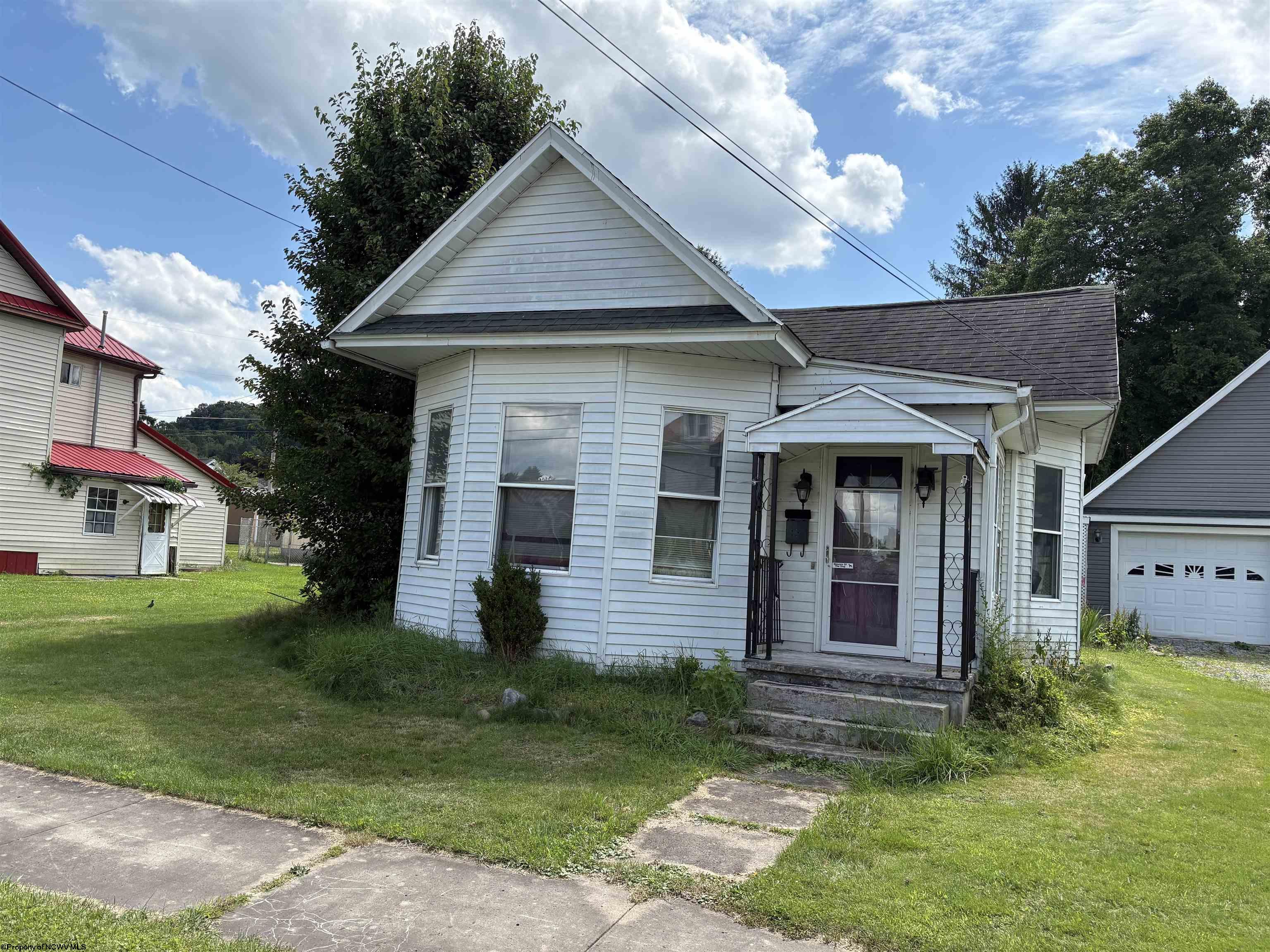 25 Pinnell Street Buckhannon WV 26201-2260