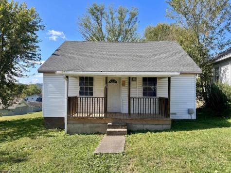 61 Satterfield Street Rivesville WV 26588