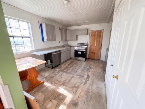61 Satterfield Street Rivesville WV 26588