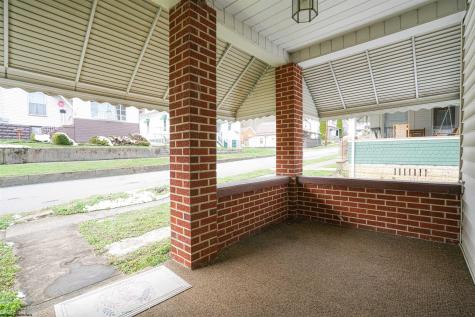 208 Jefferson Street Mannington WV 26582