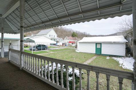 208 Jefferson Street Mannington WV 26582