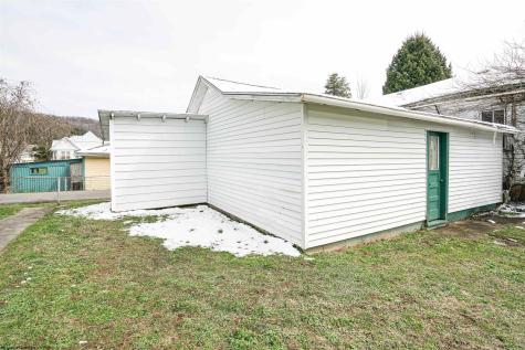 208 Jefferson Street Mannington WV 26582
