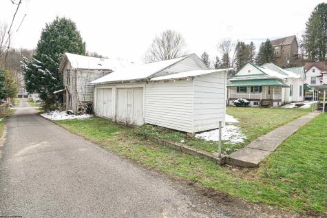 208 Jefferson Street Mannington WV 26582