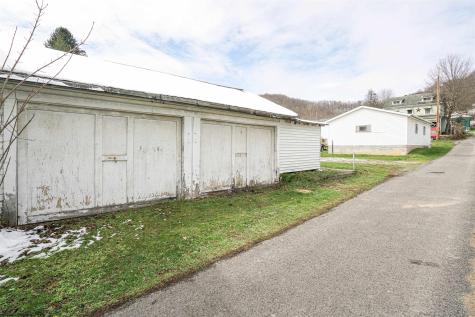 208 Jefferson Street Mannington WV 26582