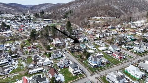 208 Jefferson Street Mannington WV 26582