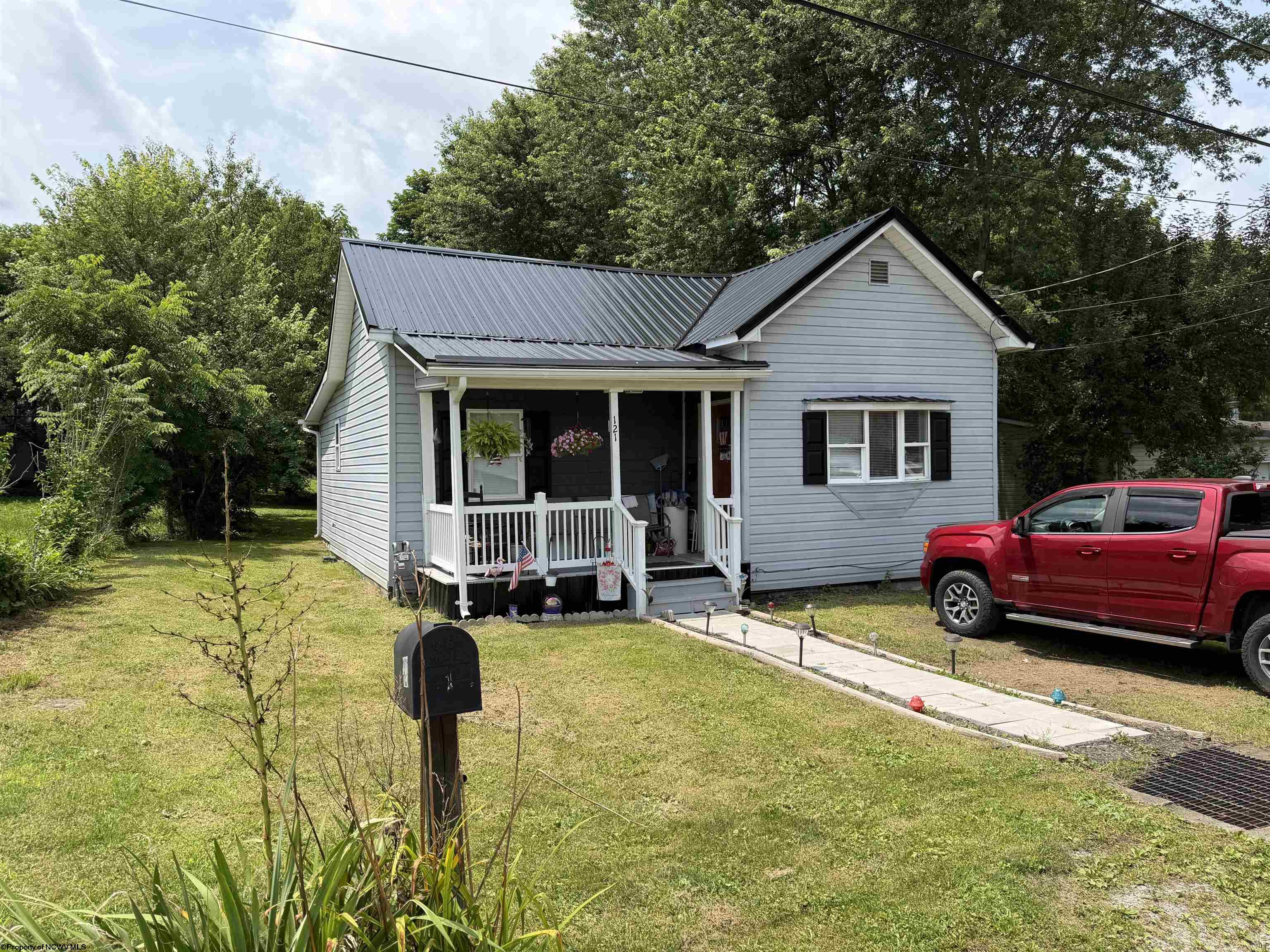 121 Hoff Street Belington WV 26250