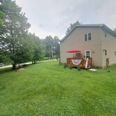 250 Deerfield Circle Kingwood WV 26537