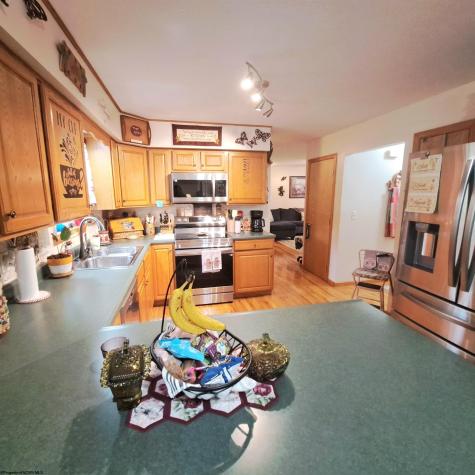 250 Deerfield Circle Kingwood WV 26537