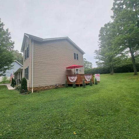 250 Deerfield Circle Kingwood WV 26537